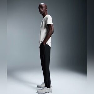 Men’s ON On Running Focus Pants Relaxed Fit Large Black NEW Jogger Cuffed Ankle